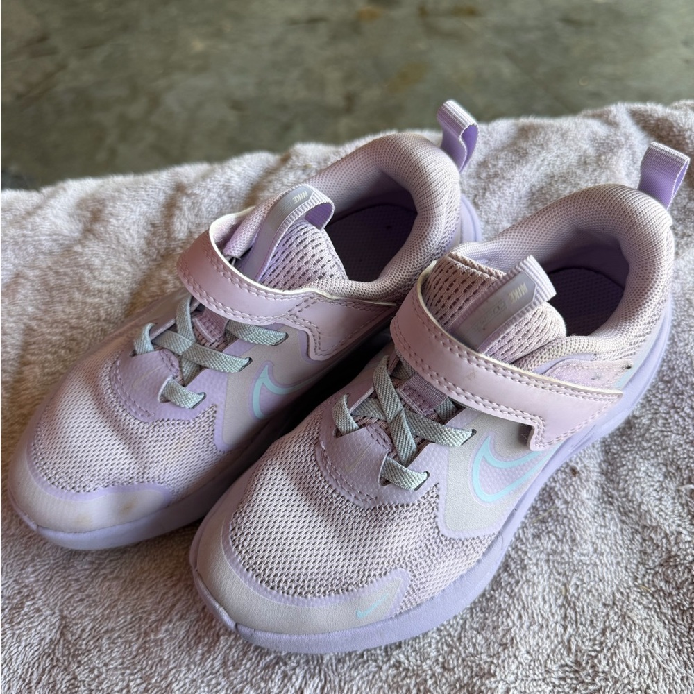 Nike Kids Lavender Athletic Sneakers with Hook-and-Loop Strap
